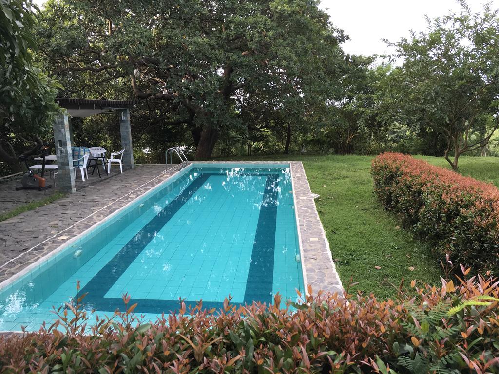 Native House With Beautiful Pool Bagac Exterior foto